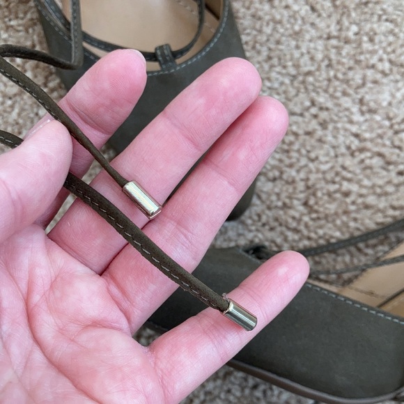 NWOT Anthropologie Olive lace up heel - Picture 3 of 7